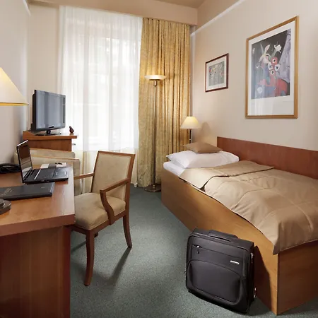 Dr. Adler & Hotel